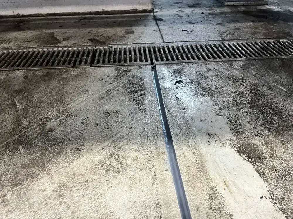 Bodennuten f&uuml;r den Wasserablauf